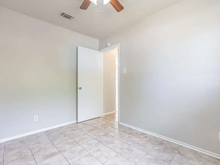 2306 Fairhill St — Photo 24