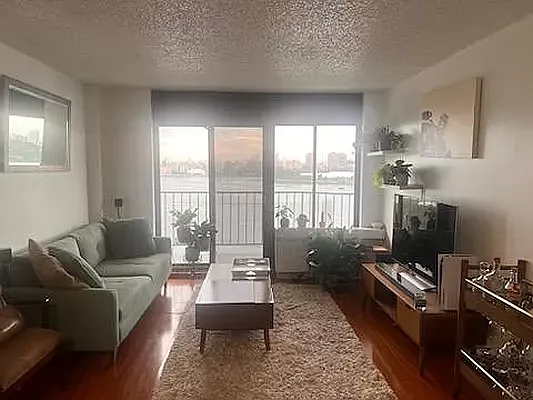 Sold by US # 1 Realty | media 24