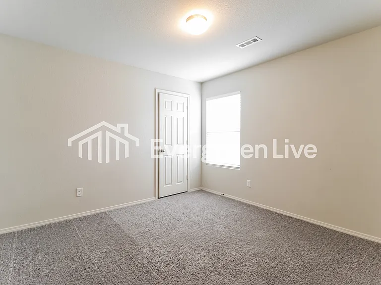 1088 Huntington Dr — Photo 10