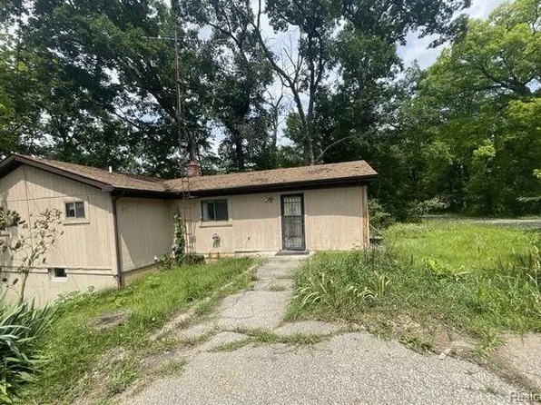 6720 Clear Lake Rd, Grass Lake, MI 49240