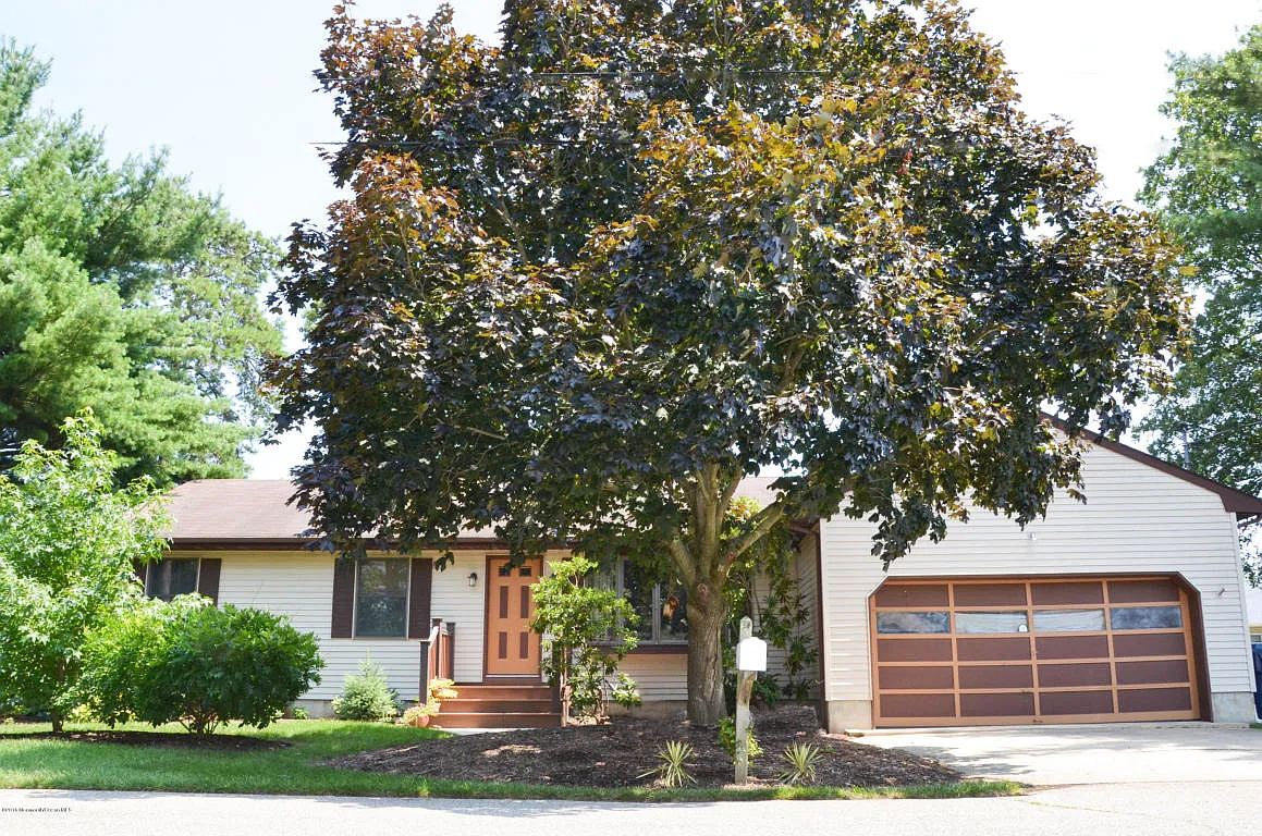 1143 Anchor Ave photo 1