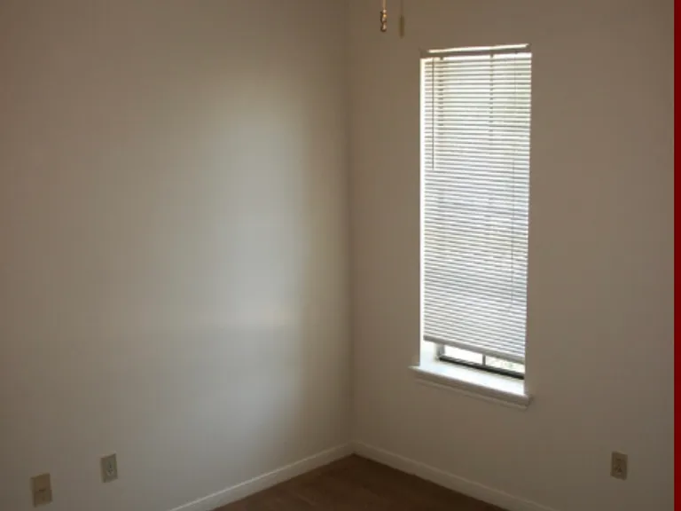 1807 Woodsman Dr #C — Photo 12