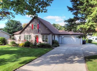 2199 Whispering Dunes Dr, Holland, MI 49424