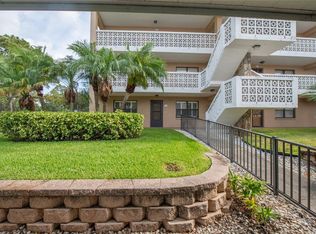 4910 Bay St NE APT 101, Saint Petersburg, FL 33703
