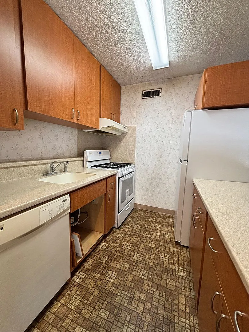 Pet Friendly 2 bedroom 1 bathroom Condo For Rent - Near Ala Moana, Don Quijote, Walmart, Sam's Club — Photo 3