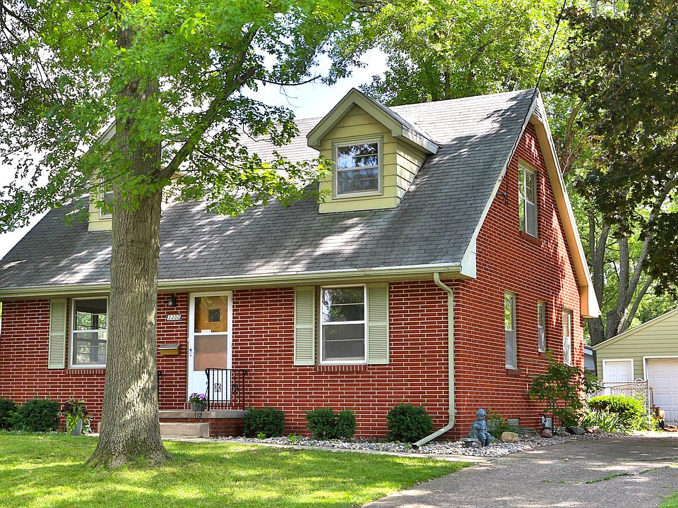 Vintage 2 story brick, 4 bed