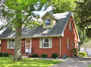 3300 Crestmoor Pl, Des Moines, IA 50310