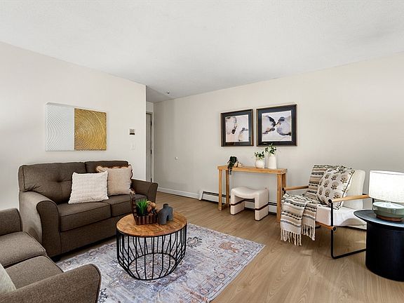 2nd image of 1720 Skyline Dr Unit 15