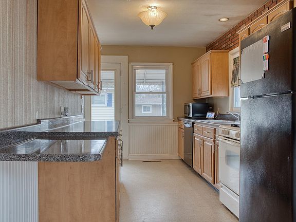 2nd image of 1423 Olmstead St