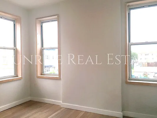 Rented by Sunrise Real Estate | media 30