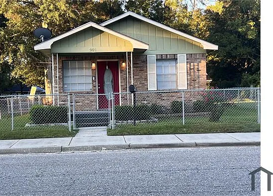 901 Whistler St — Photo 1