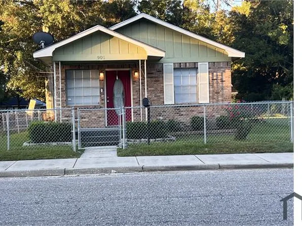 901 Whistler St, Prichard, AL 36610