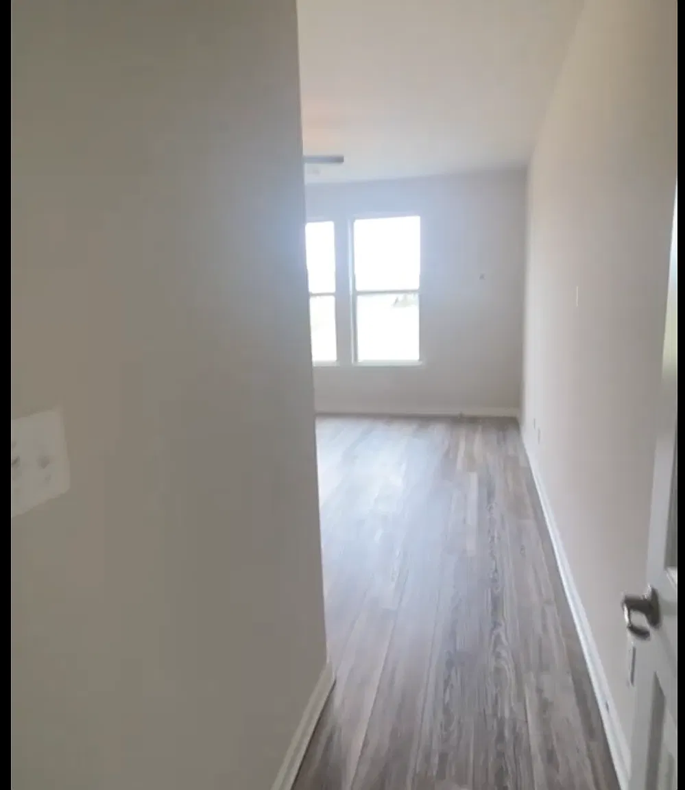 4 bed, 2212 sqft, $2,600 — Photo 3
