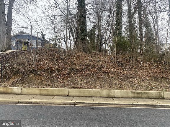 3rd image of 422 Nova Ave
