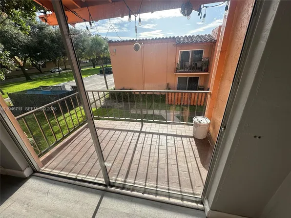 7200 Fairway Dr APT H10, Miami Lakes, FL 33014