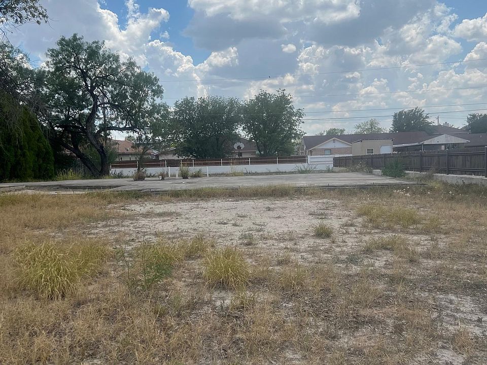 2nd image of 714 W 11th St