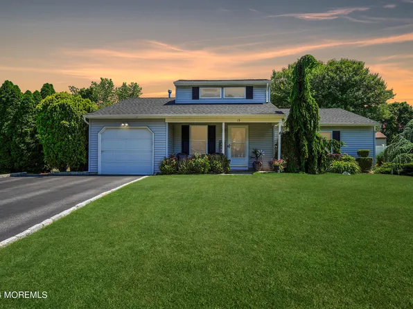 15 Sweetbriar Trail, Howell, NJ 07731
