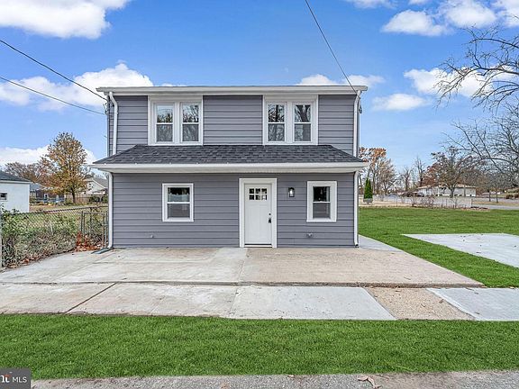 3rd image of 1905 Bellevue Ave