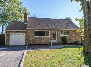 173 W 22nd St, Huntington Station, NY 11746