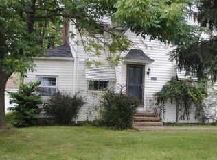 9126 Snow Rd, Parma, OH 44130