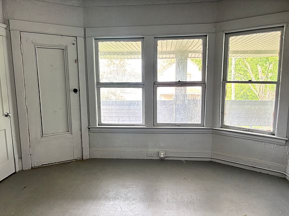 3rd image of 3029 W 51st St #Up