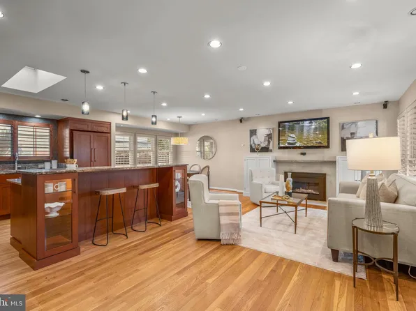 5605 8th Pl N, Arlington, VA 22205