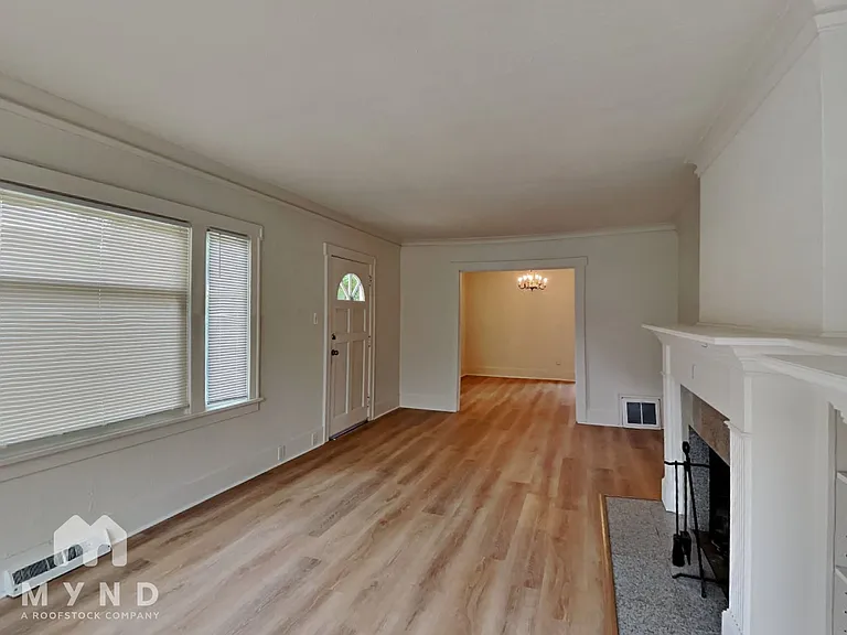 1311 N Alder St — Photo 3