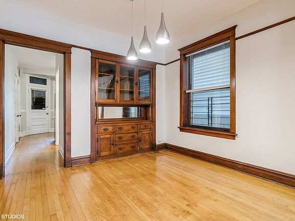 2nd image of 3329 N Kenmore Ave #1