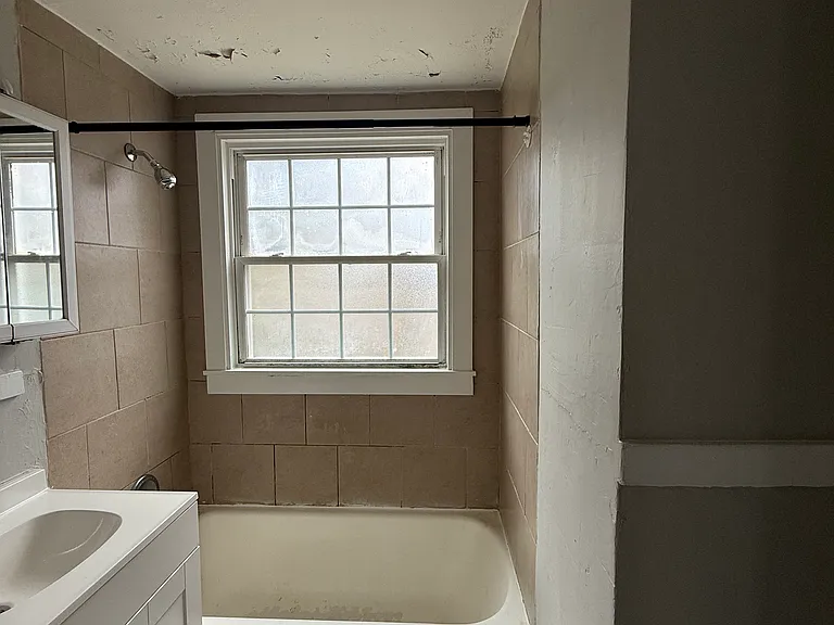 30 Hilltop Rd #1R — Photo 9