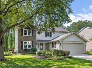 2449 Brockton Cir, Naperville, IL