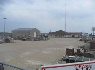 54090 Loren Dr, Mankato, MN 56001