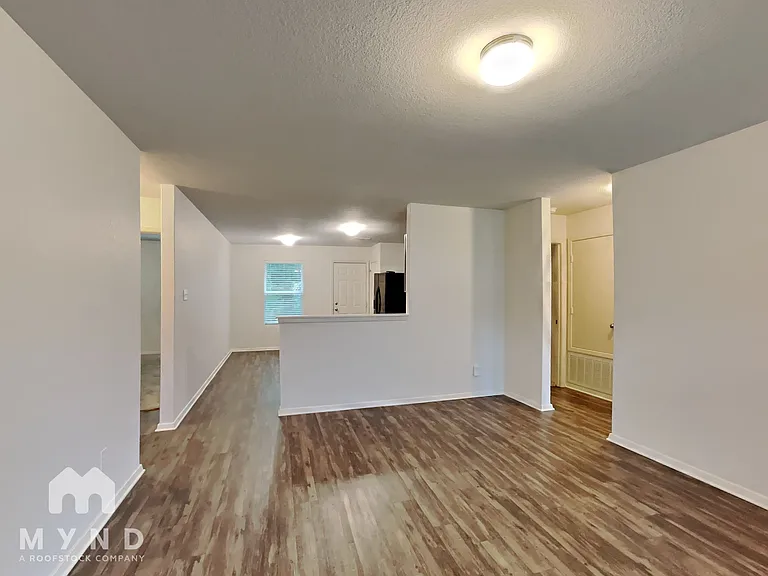 9168 Pleasant Valley Dr — Photo 8