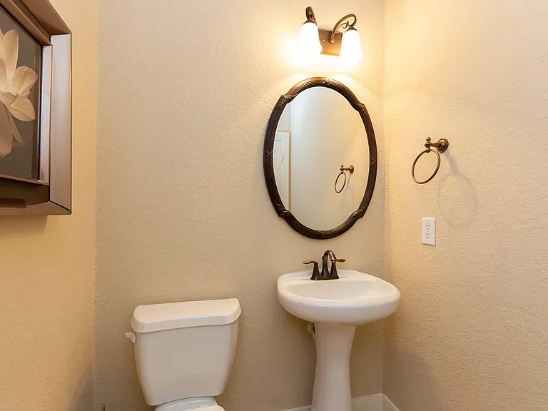 162 W Hullwood Ct — Photo 13