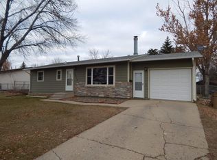 1912 Skyline Dr, Minot, ND 58703