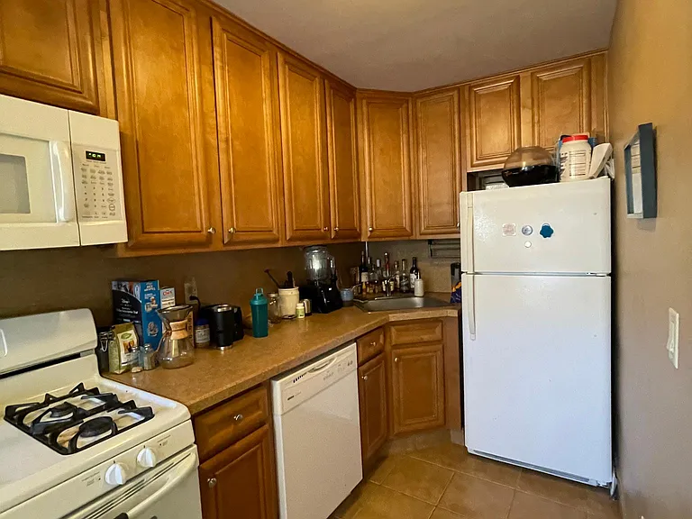 940 Amherst St #12 — Photo 15