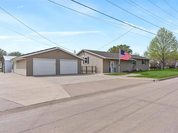 115 N 13th Ave, Washington, IA 52353