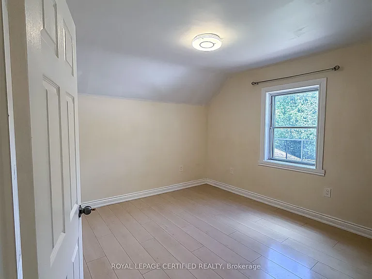 148 Belgravia Ave — Photo 8