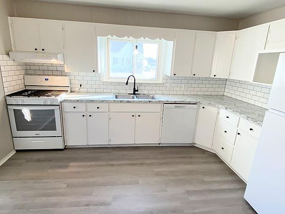 4th image of 411 Bentley Dr
