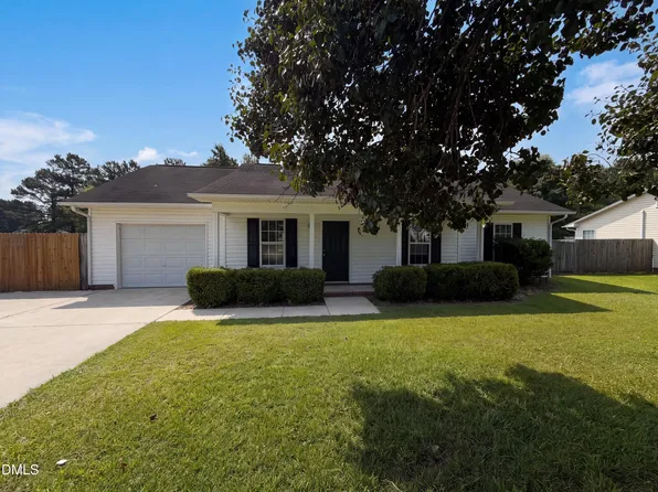 444 Northwoods Dr, Raeford, NC 28376