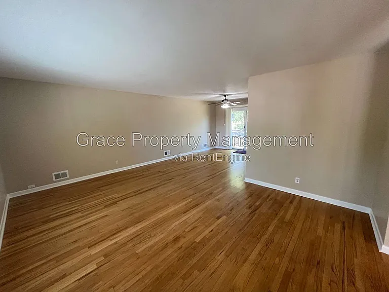 10541 Livingston Dr — Photo 5