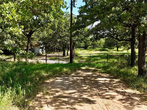 120 Nocona Dr, Nocona, TX 76255