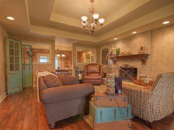 3rd image of 282 Deer Park Ln