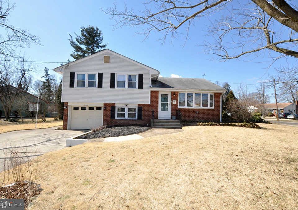 1st image of 14 Evergreen Rd