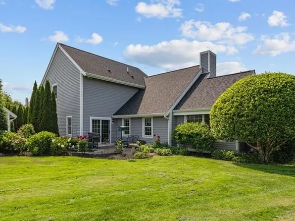 109 Corey Ln, Middletown, RI 02842