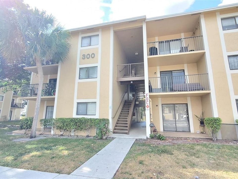 1st image of 200 Palm Cir W APT 103