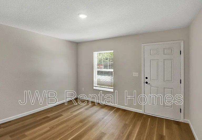 2047 Prospect St — Photo 4