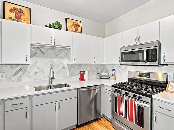 2nd image of 2803 E 38th St APT 305