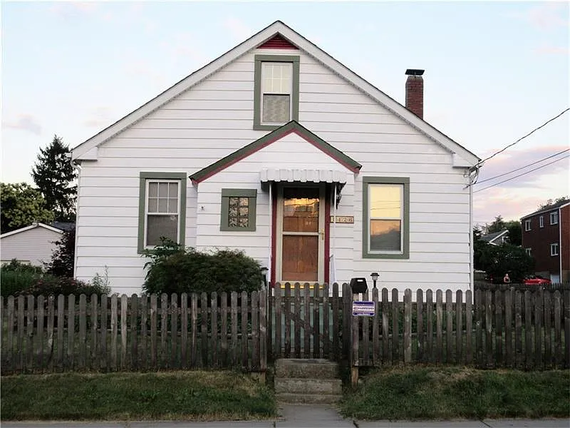 1426 4th St photo 1
