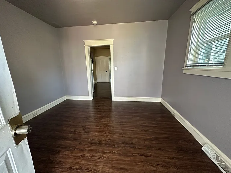 84 E Franklin St — Photo 15