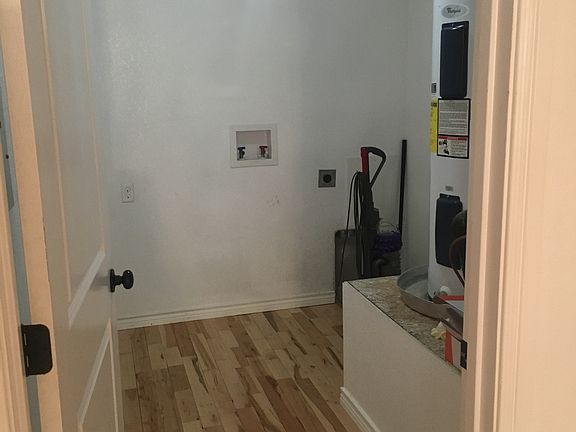 4th image of 615 Western Hills Trl